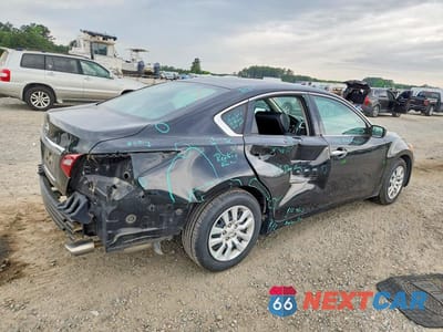Trzecie zdjęcie samochodu z tyłu: 2018 NISSAN ALTIMA 2.5 S VIN:1N4AL3APXJC286387 - miniatura