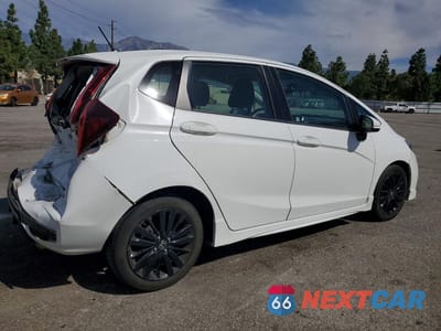 Trzecie zdjęcie samochodu z tyłu: 2018 HONDA FIT SPORT VIN:3HGGK5H62JM715926 - miniatura