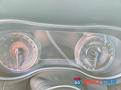 Zdjęcie 9 z 11 samochodu: 2015 CHRYSLER 300 LIMITED VIN:2C3CCAAG0FH749279 - miniatura