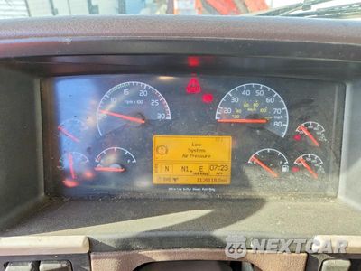 Zdjęcie 8 z 10 samochodu: 2016 VOLVO VNL SEMI TRUCK VIN:4V4NC9EH0GN941515 - miniatura