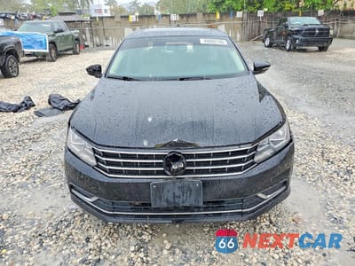 Piąte zdjęcie samochodu w środku: 2016 VOLKSWAGEN PASSAT SE VIN:1VWBS7A36GC013166 - miniatura