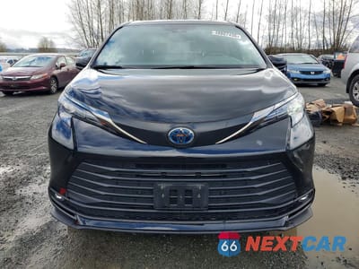 Piąte zdjęcie samochodu w środku: 2022 TOYOTA SIENNA WOODLAND EDITION VIN:5TDASKFC4NS054319 - miniatura