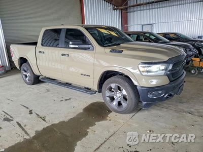 Czwarte zdjęcie samochodu z boku: 2020 RAM 1500 BIG HORN VIN:1C6SRFFT0LN285221 - miniatura