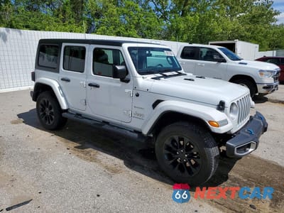 Czwarte zdjęcie samochodu z boku: 2023 JEEP WRANGLER SAHARA 4XE VIN:1C4JJXP62PW583439 - miniatura