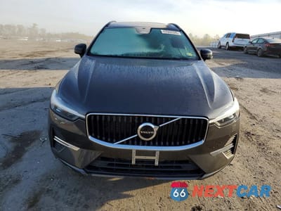 Piąte zdjęcie samochodu w środku: 2022 VOLVO XC60 B5 MOMENTUM VIN:YV4L12RK3N1965461 - miniatura