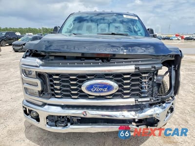 Piąte zdjęcie samochodu w środku: 2025 FORD F350 SUPER DUTY VIN:1FT8W3DM0SED96565 - miniatura