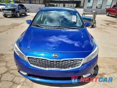 Piąte zdjęcie samochodu w środku: 2018 KIA FORTE EX VIN:3KPFL4A85JE249707 - miniatura