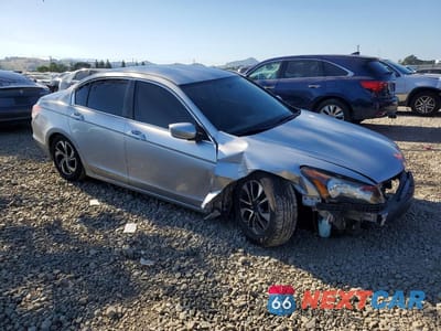 Czwarte zdjęcie samochodu z boku: 2009 HONDA ACCORD LX VIN:1HGCP26389A177555 - miniatura