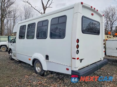 Trzecie zdjęcie samochodu z tyłu: 2017 FORD ECONOLINE E350 SUPER DUTY CUTAWAY VAN VIN:1FDEE3FS4HDC68289 - miniatura