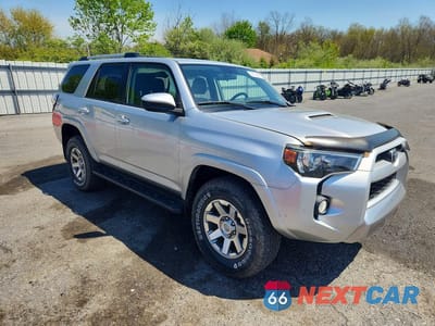 Czwarte zdjęcie samochodu z boku: 2015 TOYOTA 4RUNNER TRAIL VIN:JTEBU5JR5F5250493 - miniatura