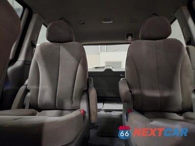 Zdjęcie 10 z 13 samochodu: 2011 KIA SEDONA LX VIN:KNDMG4C75B6366842 - miniatura