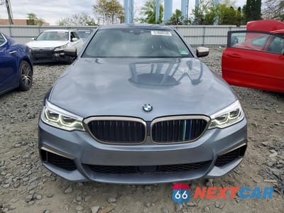 Piąte zdjęcie samochodu w środku: 2018 BMW M550XI VIN:WBAJB9C58JB035026 - miniatura