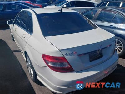 Trzecie zdjęcie samochodu z tyłu: 2011 MERCEDES-BENZ C 300 4MATIC VIN:WDDGF8BB4BR174359 - miniatura
