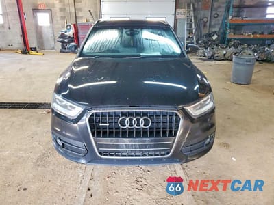 Piąte zdjęcie samochodu w środku: 2015 AUDI Q3 PREMIUM PLUS VIN:WA1EFEFS7FR000795 - miniatura