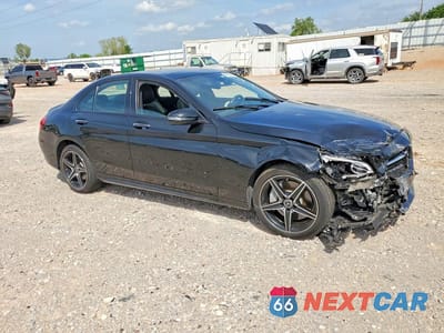 Czwarte zdjęcie samochodu z boku: 2017 MERCEDES-BENZ C 300 4MATIC VIN:55SWF4KB0HU230860 - miniatura
