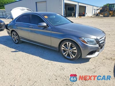 Czwarte zdjęcie samochodu z boku: 2018 MERCEDES-BENZ C 300 VIN:WDDWF4JB7JR361731 - miniatura