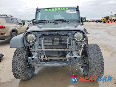 Piąte zdjęcie samochodu w środku: 2016 JEEP WRANGLER UNLIMITED SPORT VIN:1C4BJWDG6GL330606 - miniatura