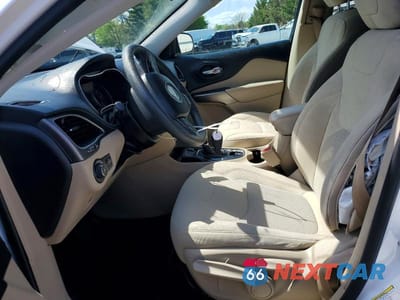Zdjęcie 7 z 13 samochodu: 2019 JEEP CHEROKEE LATITUDE VIN:1C4PJLCX4KD286498 - miniatura