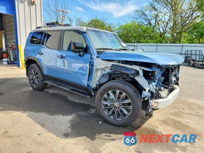 Czwarte zdjęcie samochodu z boku: 2024 TOYOTA LAND CRUISER BASE VIN:JTEABFAJ4RK015221 - miniatura