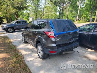 Trzecie zdjęcie samochodu z tyłu: 2017 FORD ESCAPE SE VIN:1FMCU9GD0HUC36873 - miniatura