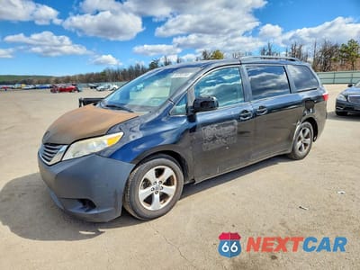 2015 TOYOTA SIENNA LE 5TDKK3DC3FS577782 - główne zdjęcie licytacji z USA - miniatura