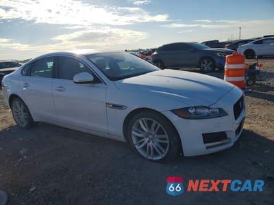 Czwarte zdjęcie samochodu z boku: 2016 JAGUAR XF PRESTIGE VIN:SAJBE4BV5GCY03777 - miniatura