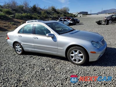 Czwarte zdjęcie samochodu z boku: 2004 MERCEDES-BENZ C 240 4MATIC VIN:WDBRF81J64F502962 - miniatura