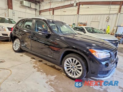 Czwarte zdjęcie samochodu z boku: 2015 BMW X1 XDRIVE28I VIN:WBAVL1C53FVY38980 - miniatura
