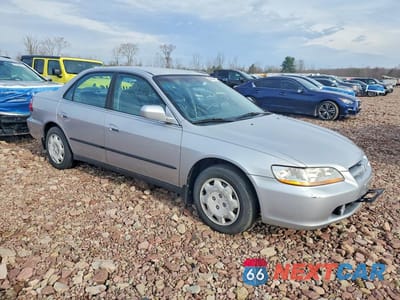 Czwarte zdjęcie samochodu z boku: 2000 HONDA ACCORD LX VIN:1HGCG6554YA106930 - miniatura