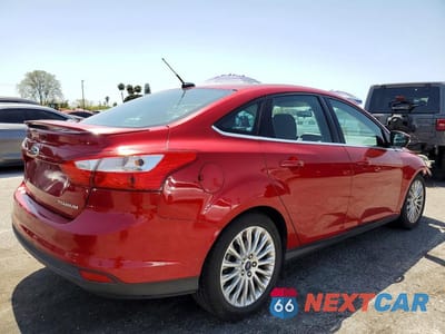 Trzecie zdjęcie samochodu z tyłu: 2012 FORD FOCUS TITANIUM VIN:1FAHP3J22CL429441 - miniatura