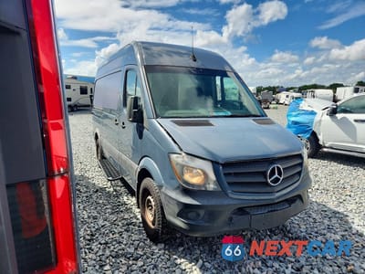 Czwarte zdjęcie samochodu z boku: 2018 MERCEDES BENZ SPRINTER 2500 DELIVERY VAN VIN:WD3PE7CDXJP622339 - miniatura