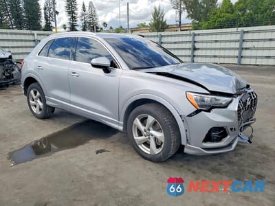 Czwarte zdjęcie samochodu z boku: 2020 AUDI Q3 PREMIUM VIN:WA1AECF36L1105871 - miniatura