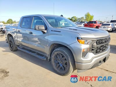 Czwarte zdjęcie samochodu z boku: 2024 CHEVROLET SILVERADO C1500 CUSTOM VIN:1GCPABEK9RZ298719 - miniatura