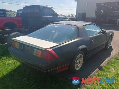 Czwarte zdjęcie samochodu z boku: 1987 CHEV CAMARO VIN:1G1FP21F9HN102666 - miniatura