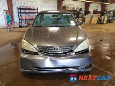 Piąte zdjęcie samochodu w środku: 2003 TOYOTA CAMRY LE V6 VIN:4T1BF32K13U552171 - miniatura