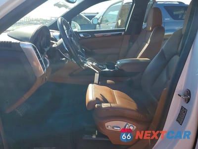 Zdjęcie 7 z 12 samochodu: 2017 PORSCHE CAYENNE S VIN:WP1AB2A2XHLA51699 - miniatura
