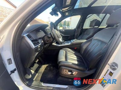 Piąte zdjęcie samochodu w środku: 2022 BMW X5 XDRIVE45E VIN:5UXTA6C02N9M26931 - miniatura