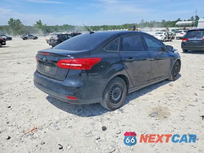 Czwarte zdjęcie samochodu z boku: 2018 FORD FOCUS S VIN:1FADP3E21JL299044 - miniatura