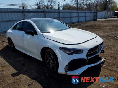 Czwarte zdjęcie samochodu z boku: 2024 MERCEDES-BENZ CLA 250 4MATIC VIN:W1K5J4HB3RN479326 - miniatura