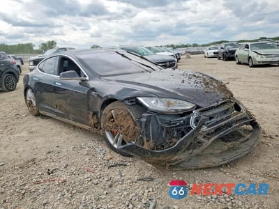 Czwarte zdjęcie samochodu z boku: 2016 TESLA MODEL S VIN:5YJSA1E49GF128935 - miniatura