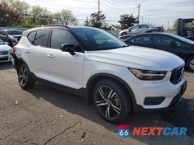 Czwarte zdjęcie samochodu z boku: 2019 VOLVO XC40 T5 R-DESIGN VIN:YV4162UM9K2150463 - miniatura