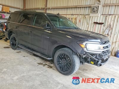 Czwarte zdjęcie samochodu z boku: 2023 FORD EXPEDITION XLT VIN:1FMJU1H86PEA26748 - miniatura