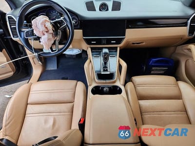 Zdjęcie 8 z 14 samochodu: 2019 PORSCHE CAYENNE VIN:WP1AA2AY1KDA17627 - miniatura