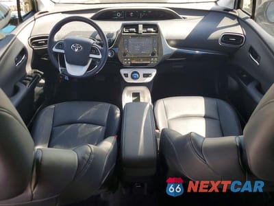 Zdjęcie 8 z 12 samochodu: 2016 TOYOTA PRIUS FOUR VIN:JTDKARFU2G3023728 - miniatura