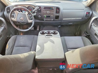 Zdjęcie 8 z 12 samochodu: 2010 GMC SIERRA K1500 SLE VIN:1GTSKVE38AZ131970 - miniatura