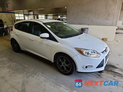 Czwarte zdjęcie samochodu z boku: 2014 FORD FOCUS SE VIN:1FADP3K24EL327686 - miniatura