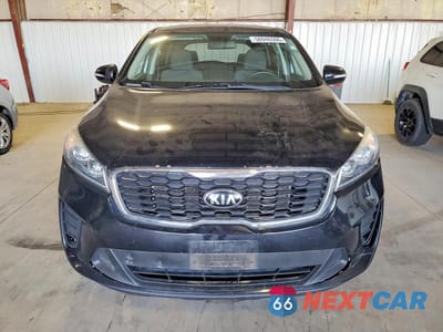 Piąte zdjęcie samochodu w środku: 2019 KIA SORENTO L VIN:5XYPG4A39KG582364 - miniatura