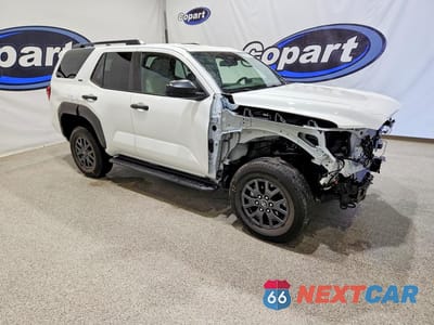 Czwarte zdjęcie samochodu z boku: 2026 TOYOTA 4RUNNER SR5 VIN:JTEVA5BRXT5080101 - miniatura