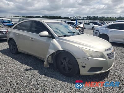 Czwarte zdjęcie samochodu z boku: 2014 CHEVROLET CRUZE LT VIN:1G1PC5SB2E7446840 - miniatura