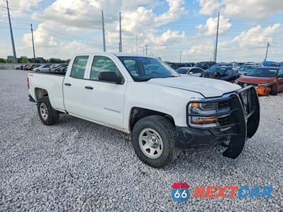 Czwarte zdjęcie samochodu z boku: 2018 CHEVROLET SILVERADO K1500 VIN:1GCVKNEC8JZ339490 - miniatura